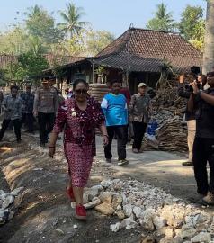 Bupati Gunungkidul Tinjau Langsung Warga Bangun Talud Sungai di Tulung Sumberejo